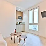 Appartement Au Centre De Paris - Musee Grevin